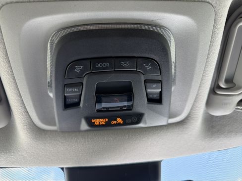 Used 2022 Toyota Corolla Cross XLE w/ Convenience Package FWD image 23