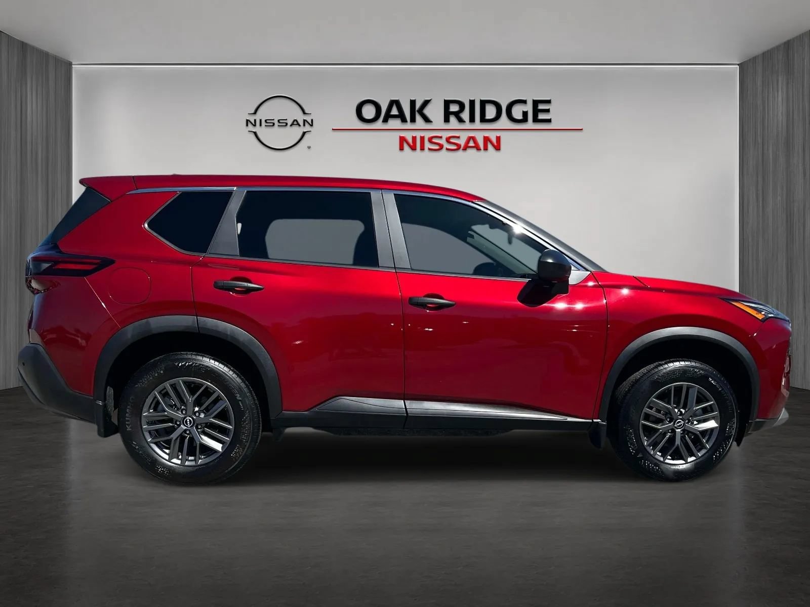 Used 2023 Nissan Rogue S FWD image 2