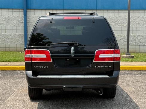 Used 2011 Lincoln Navigator 2WD w/ Monochrome Appearance Pkg image 6
