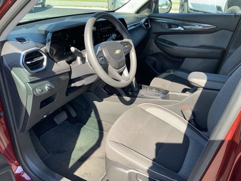 Used 2025 Chevrolet TrailBlazer LT AWD/4WD image 25