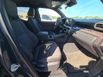 Used 2025 Toyota Tacoma SR5 AWD/4WD image 11