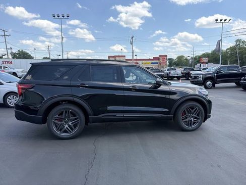 New 2026 Ford Explorer ST-Line w/ ST-Line Street Pack AWD/4WD image 3