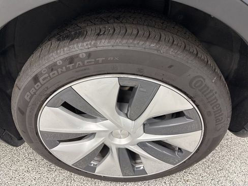 Used 2023 Tesla Model Y Long Range AWD/4WD image 10