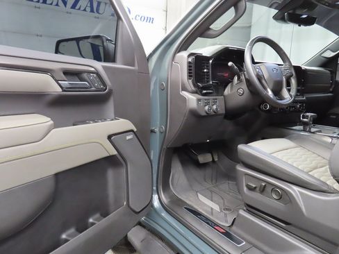 Used 2025 Chevrolet Silverado 1500 ZR2 w/ Technology Package image 48