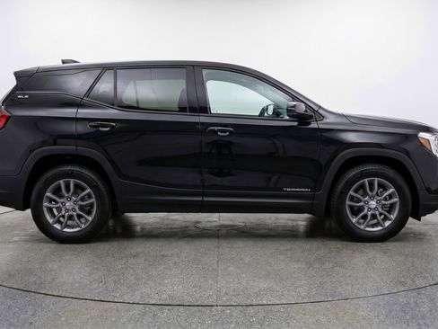 Used 2024 GMC Terrain SLT AWD/4WD image 11