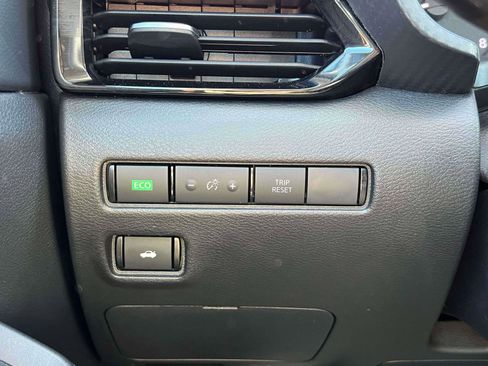 Used 2023 Nissan Sentra SV image 18