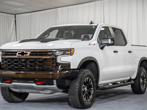 Used 2024 Chevrolet Silverado 1500 ZR2 image 3