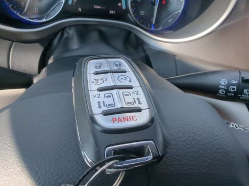 Used 2023 Chrysler Pacifica Touring-L FWD image 26