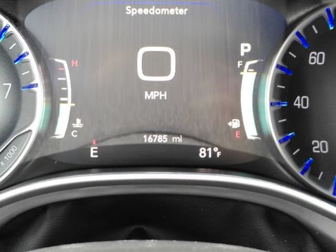Used 2026 Chrysler Pacifica Select FWD image 42
