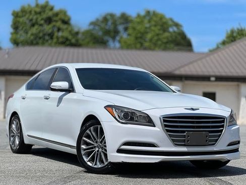 Used 2016 Hyundai Genesis 3.8 RWD image 3