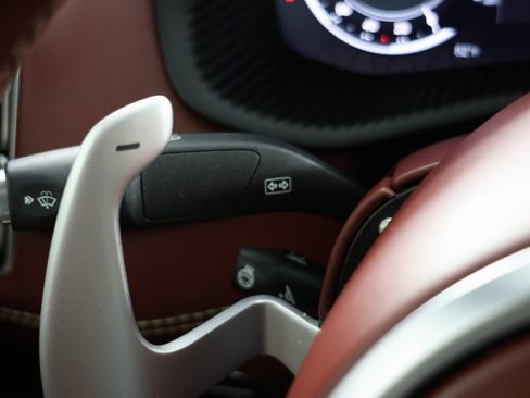 Used 2021 Aston Martin DBX image 26