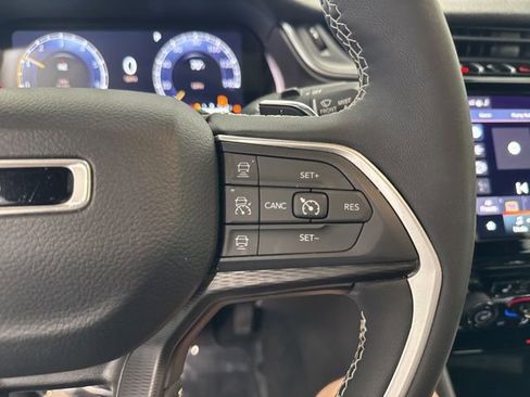 Used 2024 Jeep Grand Cherokee Altitude AWD/4WD image 37