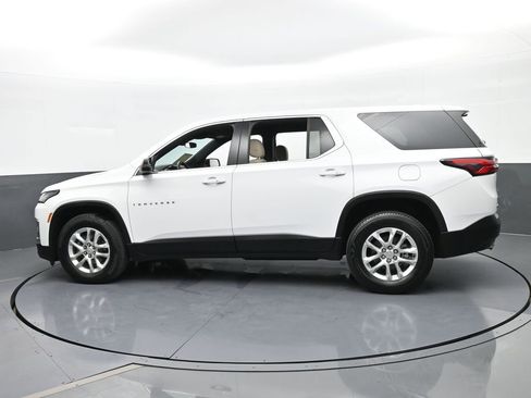 Used 2023 Chevrolet Traverse LS image 3