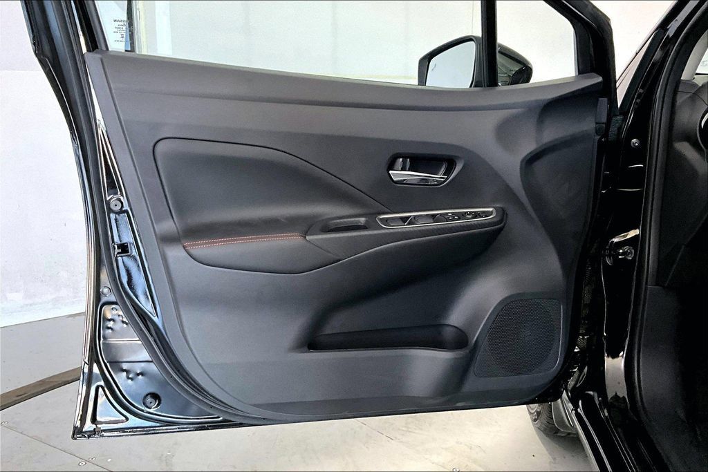 New 2025 Nissan Versa SR w/ Trunk Package FWD image 25