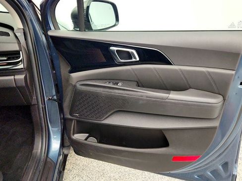 Used 2025 Kia Carnival SX Prestige FWD image 23