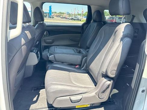 Used 2026 Kia Carnival FWD image 24