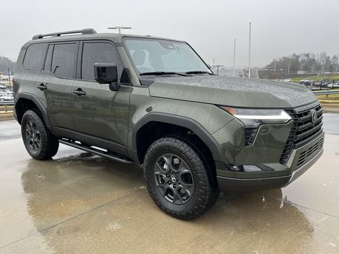 Used 2025 Lexus GX 550 w/ Accessory Package (32) image 1