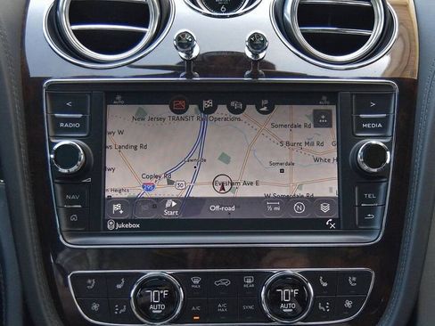 Used 2019 Bentley Bentayga image 28