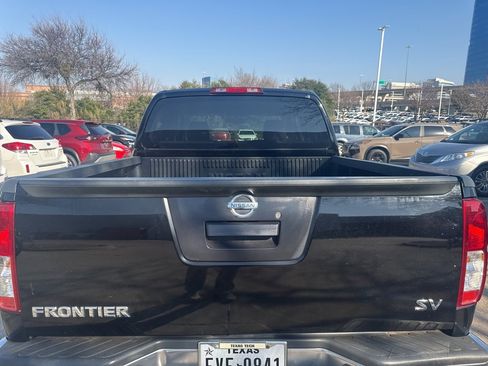 Used 2013 Nissan Frontier SV image 2