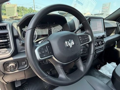 New 2026 RAM 2500 Tradesman w/ Chrome Appearance Group AWD/4WD image 33