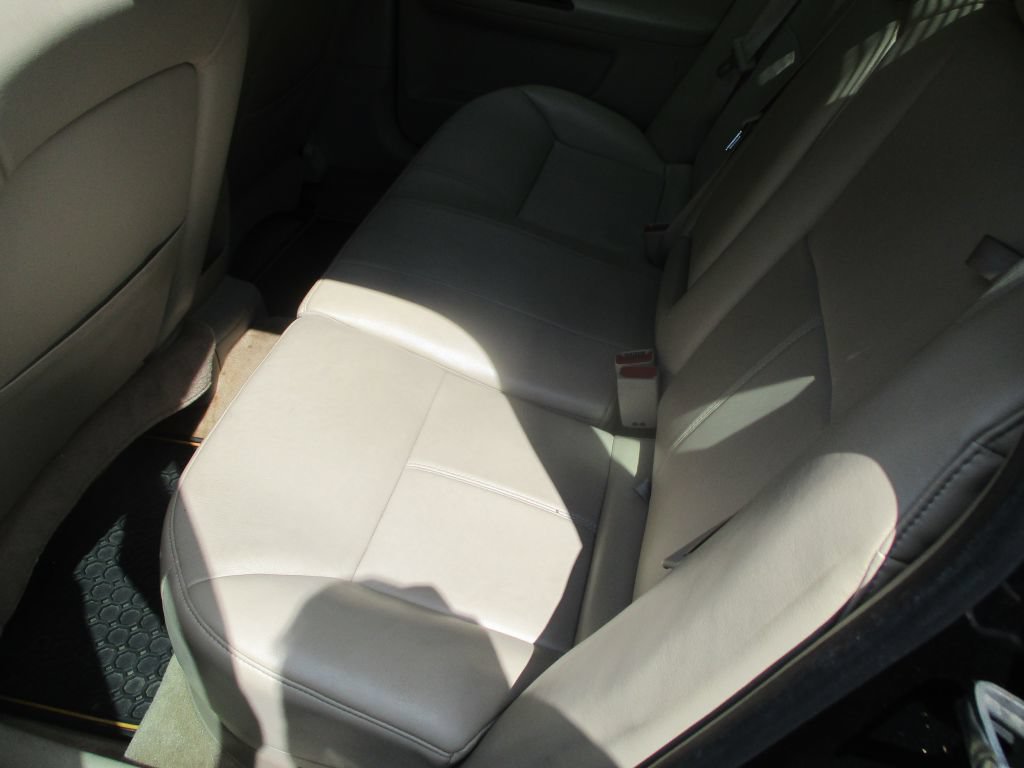 Used 2009 Chevrolet Impala LT w/ Luxury Edition Package FWD image 7