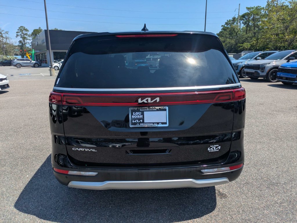 Used 2024 Kia Carnival EX FWD image 5