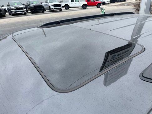 Used 2023 Jeep Grand Cherokee Laredo w/ Luxury Tech Group I image 10