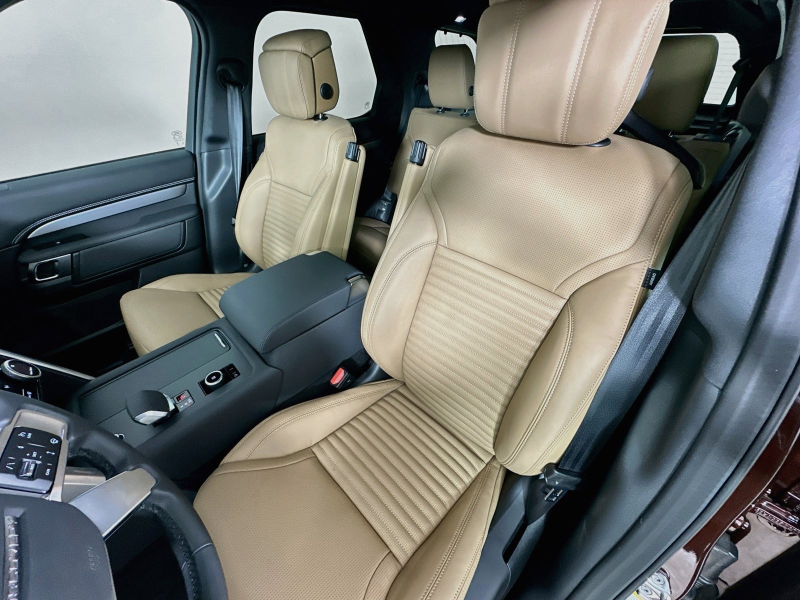 New 2026 Land Rover Discovery Limited Edition AWD/4WD image 34