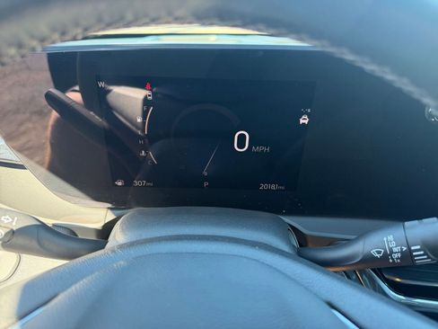 Used 2025 Buick Envista Sport Touring image 39