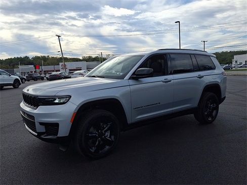 New 2025 Jeep Grand Cherokee L Altitude image 6