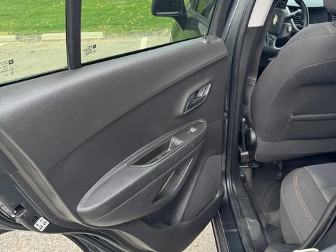 Used 2020 Chevrolet Trax LS w/ Tint and Cruise Package FWD image 12