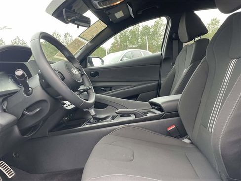 Certified 2025 Hyundai Elantra Sport image 13