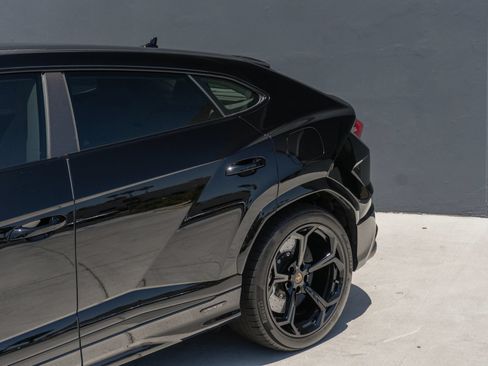 Used 2026 Lamborghini Urus SE AWD/4WD image 27