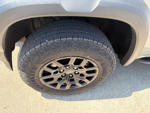Used 2025 Chevrolet Colorado Trail Boss AWD/4WD image 5