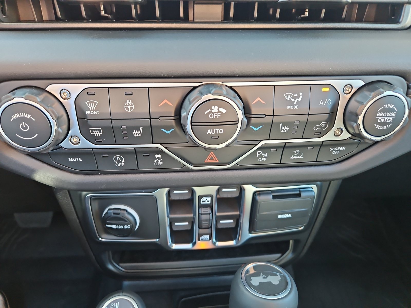 New 2027 Jeep Wrangler Unlimited Sahara AWD/4WD image 27