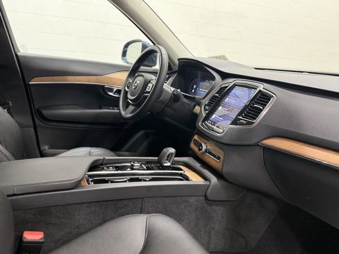 Used 2023 Volvo XC90 B6 Plus image 29