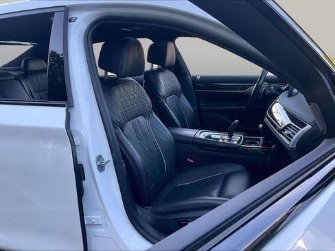 Used 2019 BMW 750i xDrive w/ M Sport Package AWD/4WD image 8