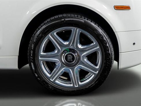 Used 2016 Rolls-Royce Phantom Sedan image 7