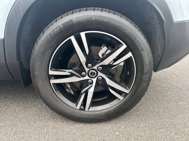 Certified 2025 Volvo XC40 B5 Core AWD/4WD image 9