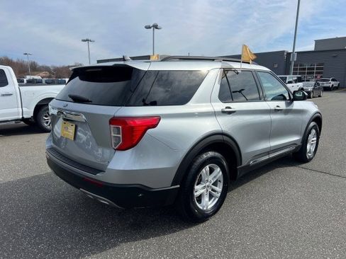 Certified 2022 Ford Explorer XLT w/ Equipment Group 202A AWD/4WD image 7