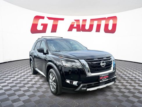 Used 2025 Nissan Pathfinder SL AWD/4WD image 1