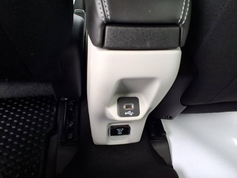 Used 2022 Jeep Renegade Latitude w/ Convenience Group AWD/4WD image 14
