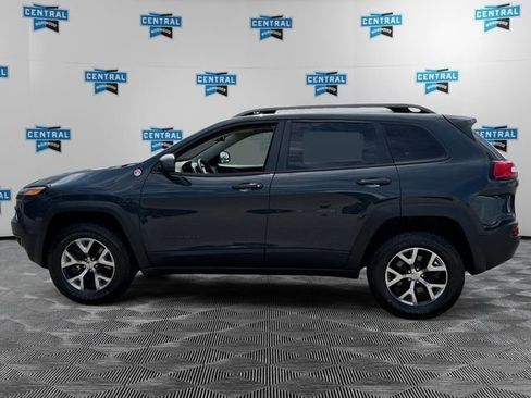 Used 2016 Jeep Cherokee Trailhawk w/ Comfort/Convenience Group AWD/4WD image 2