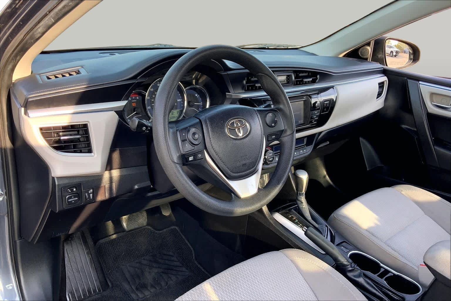 Used 2015 Toyota Corolla LE FWD image 17