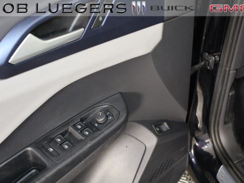 Used 2022 Volkswagen Taos SE FWD image 6