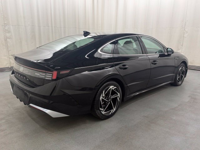 Used 2026 Hyundai Sonata SEL FWD image 2