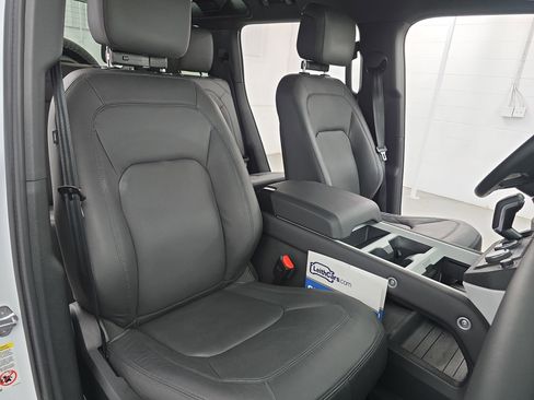 Certified 2025 Land Rover Defender 110 X-Dynamic SE image 10