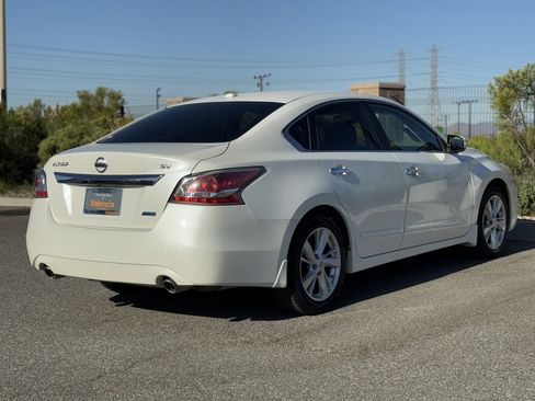 Used 2014 Nissan Altima 2.5 SV w/ Convenience Package image 8