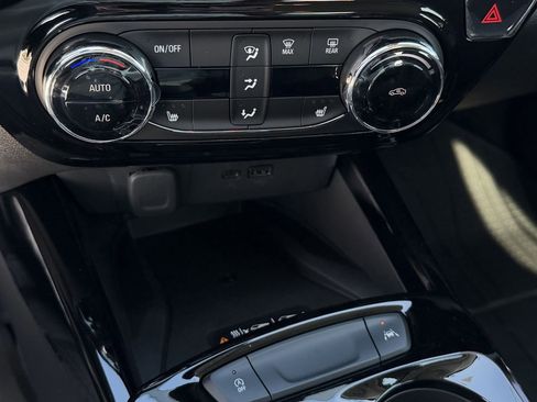 New 2026 Chevrolet Trax ACTIV w/ Sunroof Package FWD image 17