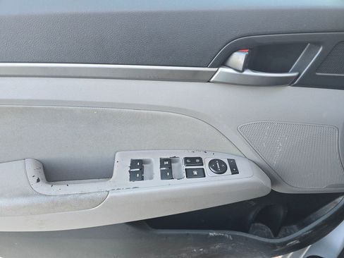 Used 2018 Hyundai Elantra SEL image 19